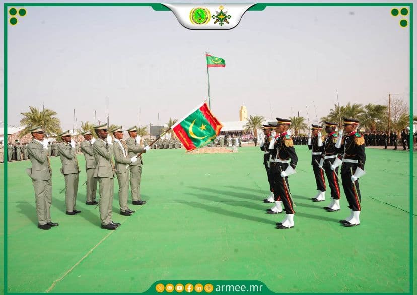 Garde au drapeau national lors d'une cérémonie à l'Académie